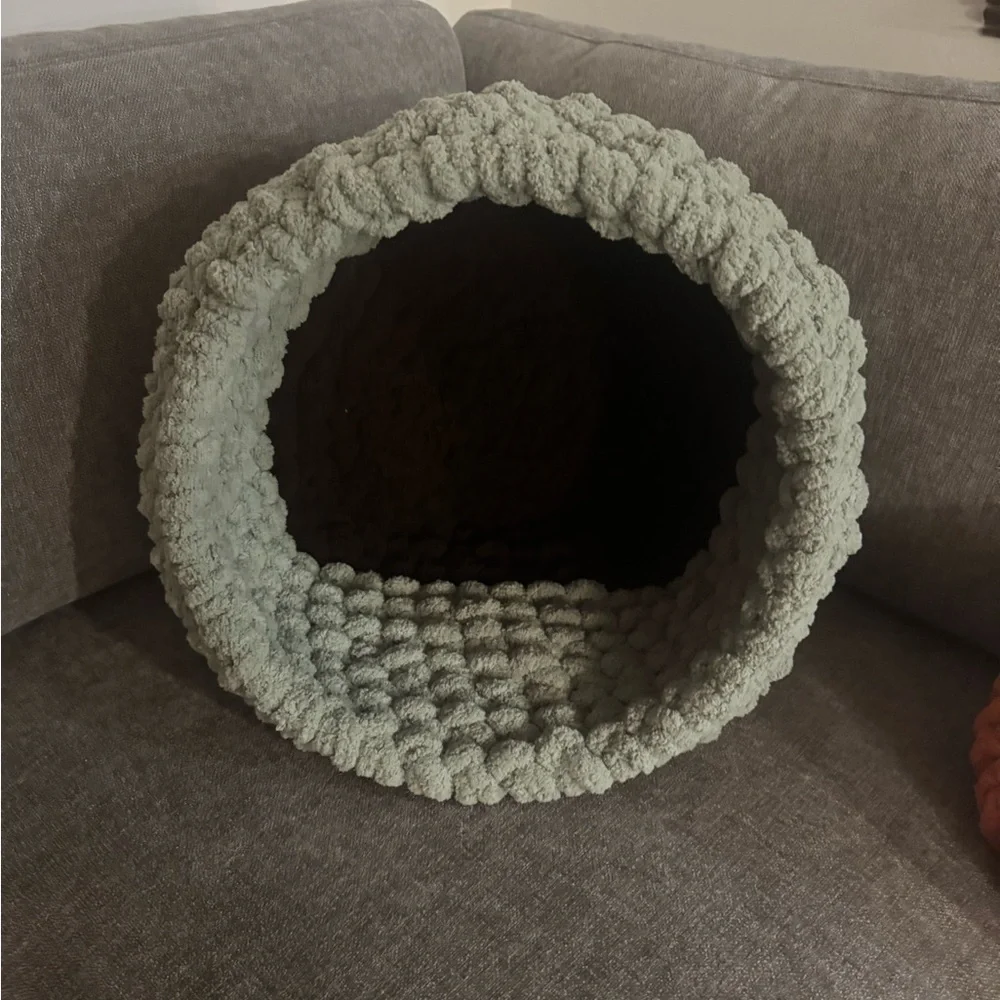 Plush Cat Tunnel Bed - Soft Green
